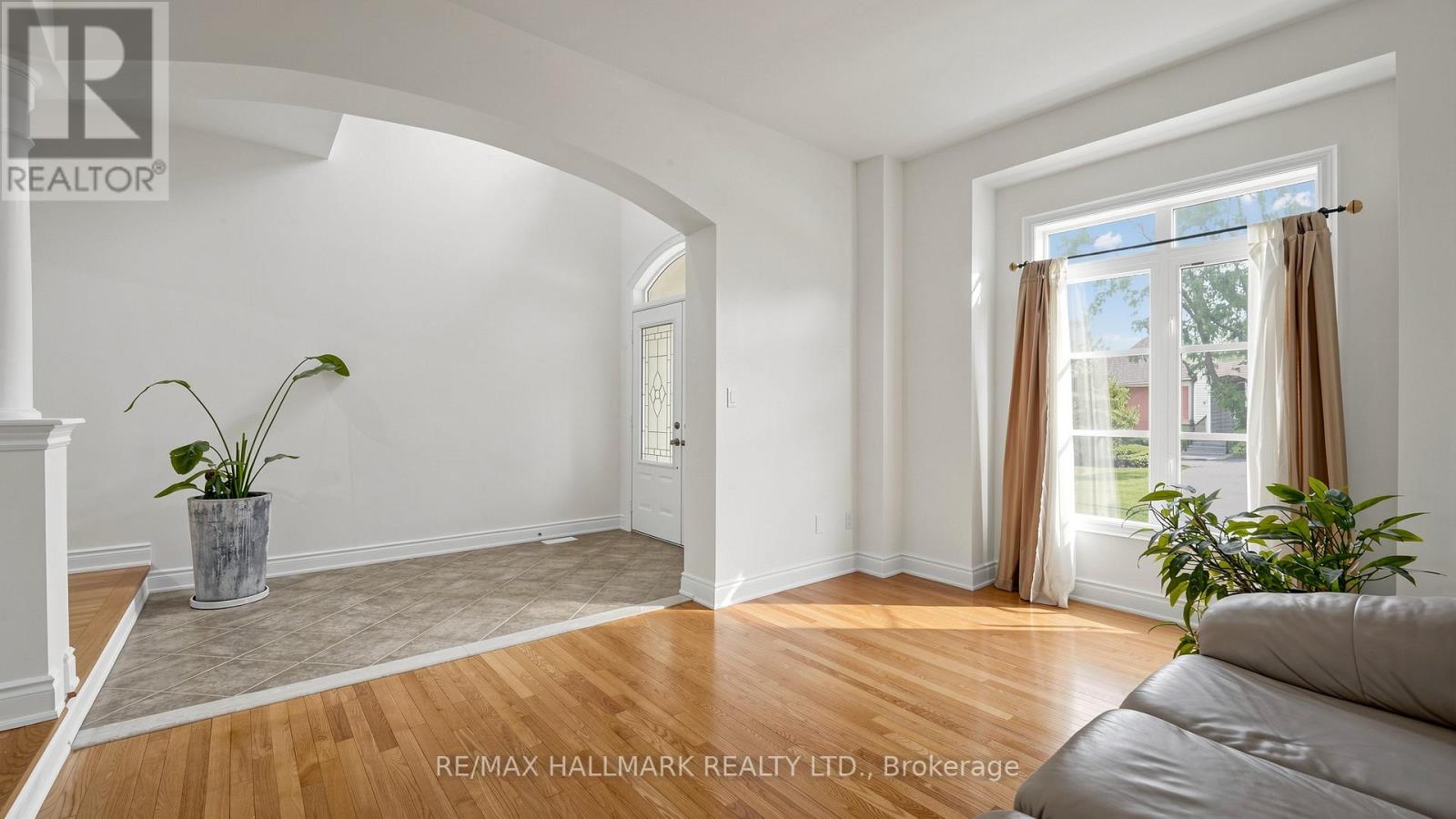 368 Paradelle Drive, Richmond Hill, Ontario  L4E 4R7 - Photo 6 - N13678272