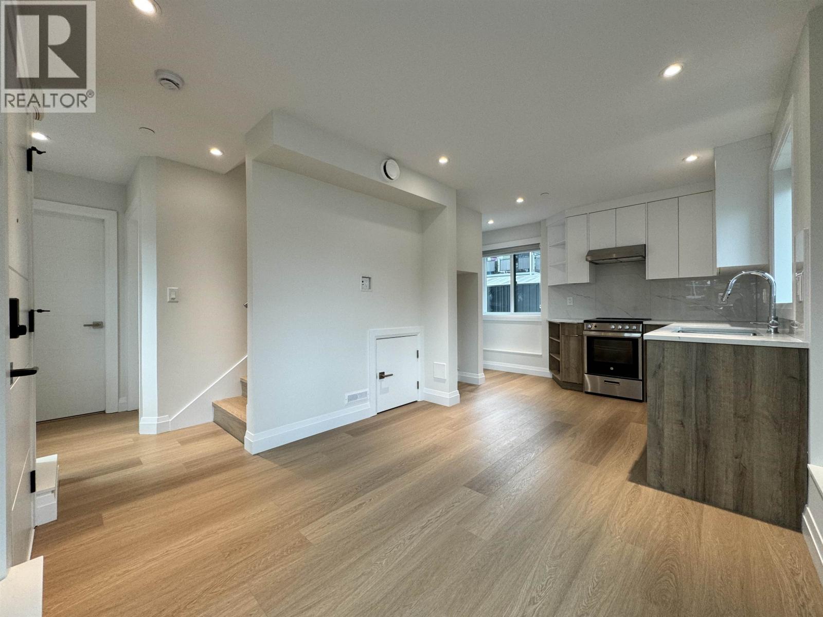 3830 Kootenay Street, Vancouver, British Columbia  V5R 0B5 - Photo 2 - R3155987