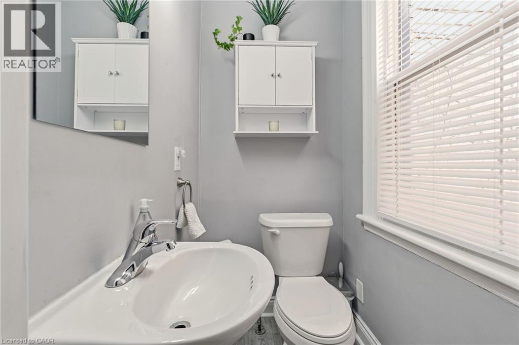 35 Dundas Street, Dundas, Ontario  L8H 1A1 - Photo 14 - 40841838