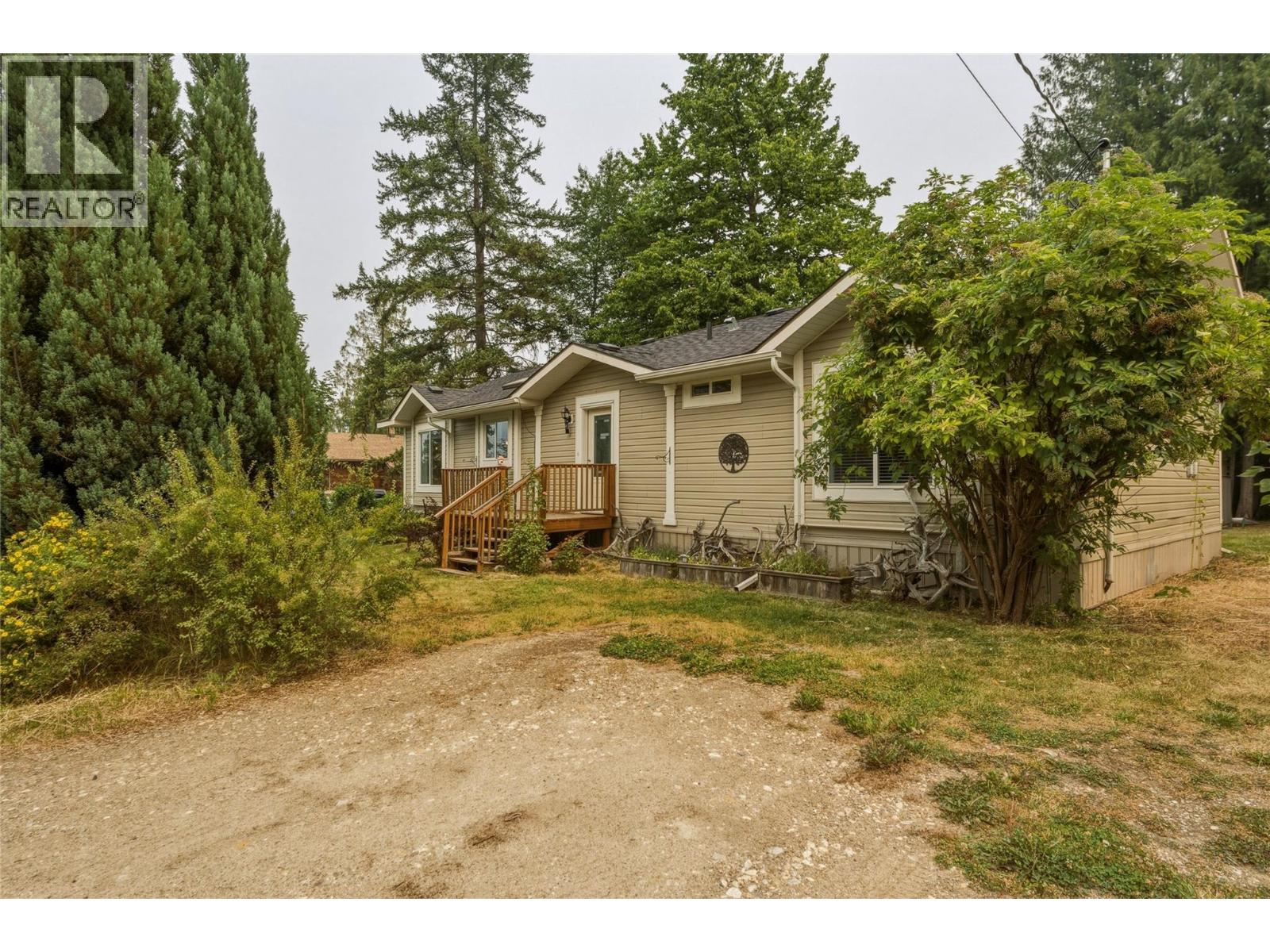 518 Willow Street, Fauquier, British Columbia