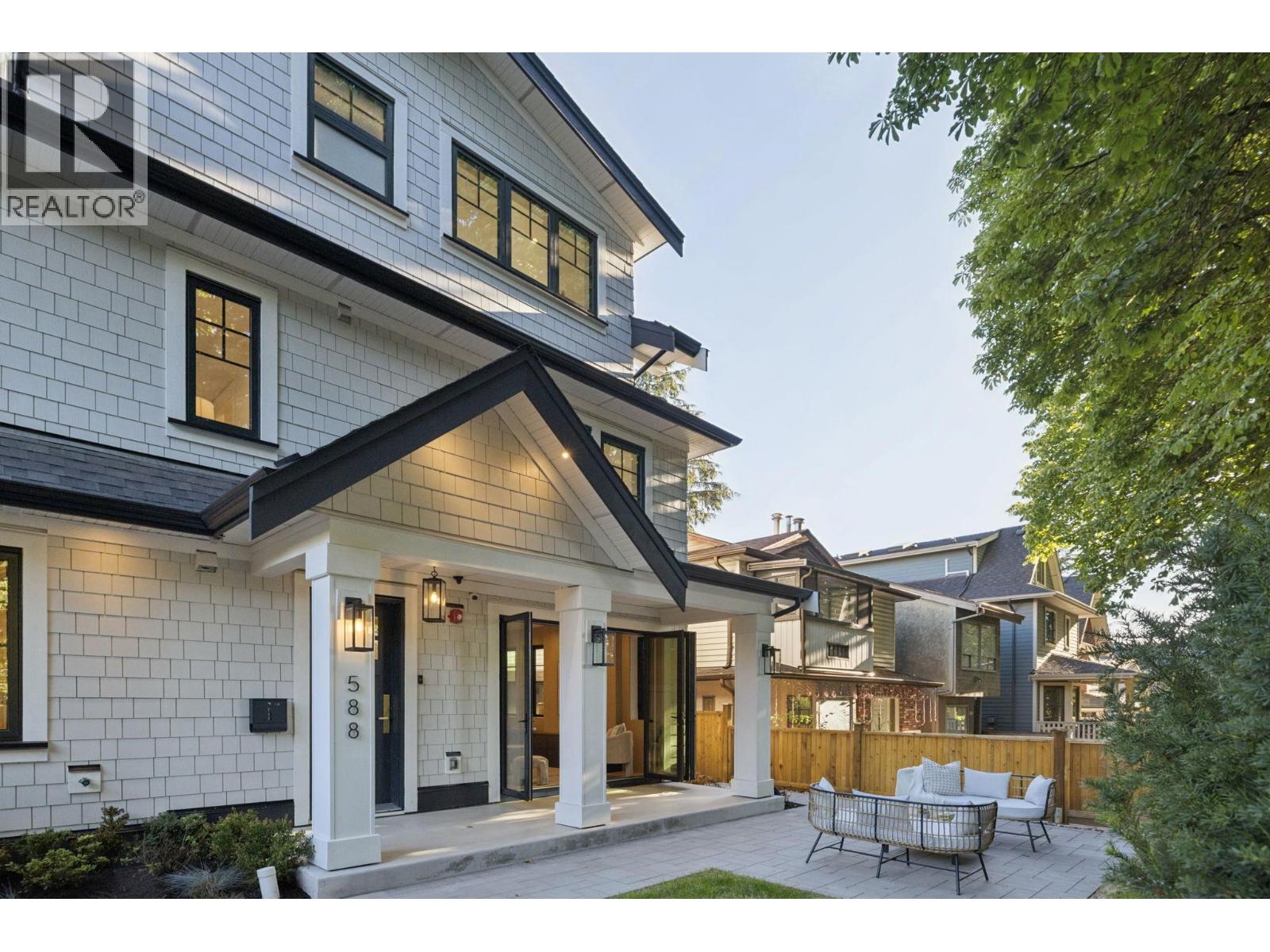 588 E 10TH AVENUE, Vancouver, British Columbia