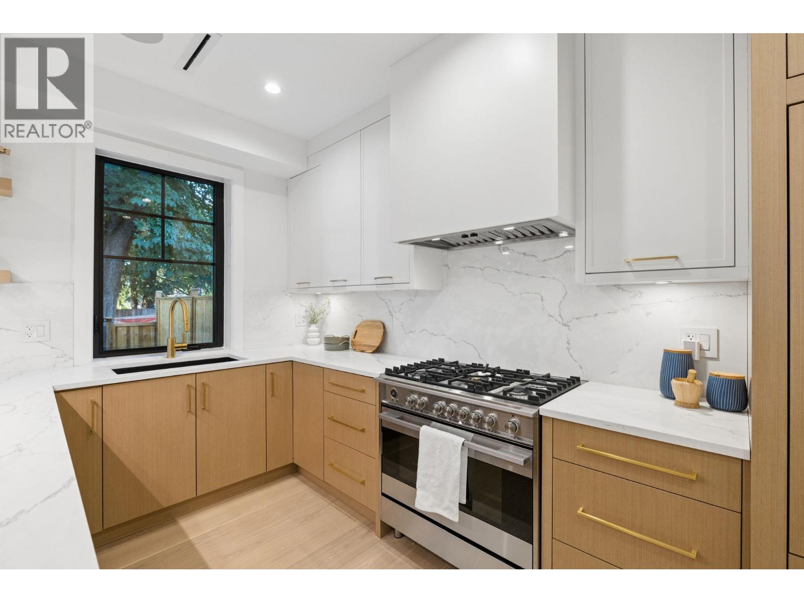 588 E 10th Avenue, Vancouver, British Columbia  V5T 2A4 - Photo 15 - R3155499