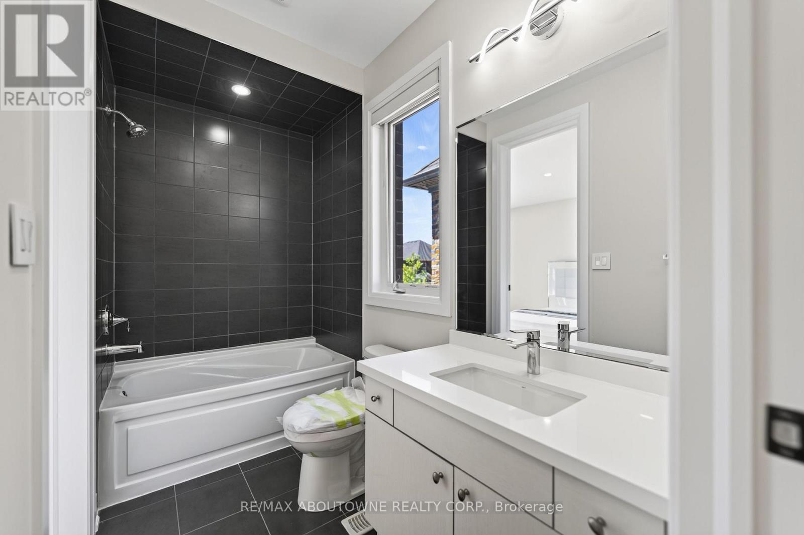 197 Polly Drive, Oakville, Ontario  L6M 5K2 - Photo 30 - W13663186