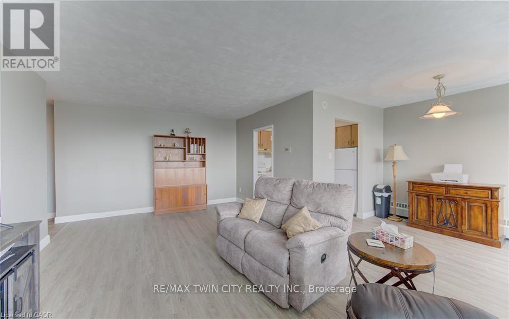 403 - 24 Midland Drive, Kitchener, Ontario  N2A 2A8 - Photo 4 - X13678288