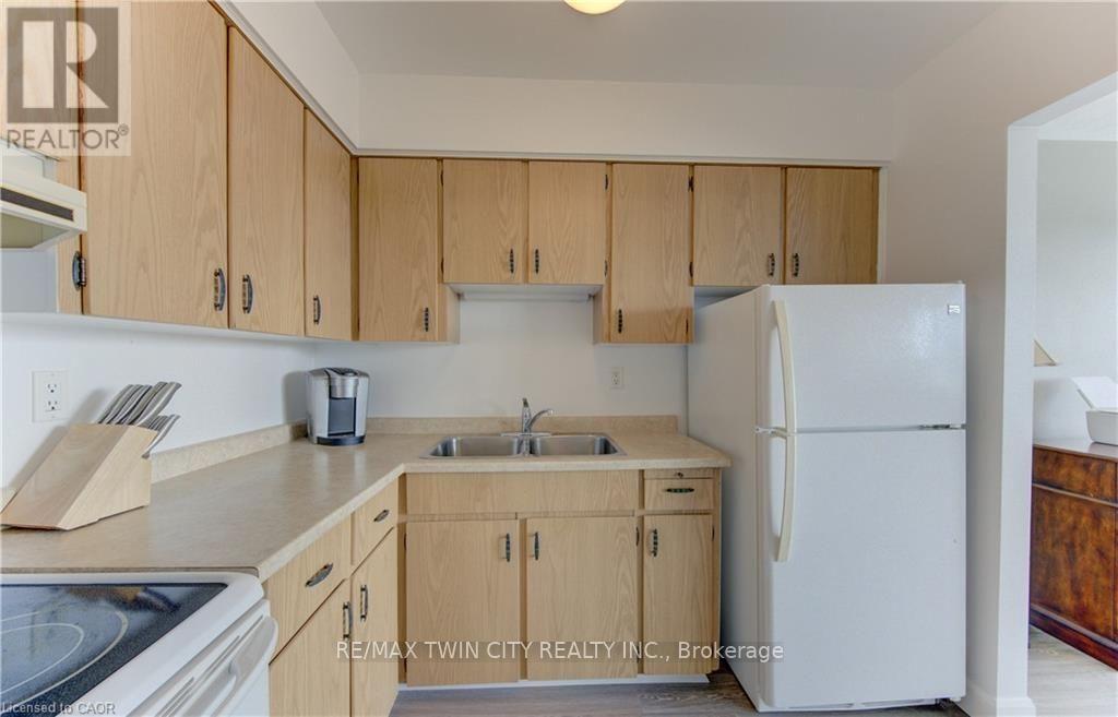 403 - 24 Midland Drive, Kitchener, Ontario  N2A 2A8 - Photo 8 - X13678288
