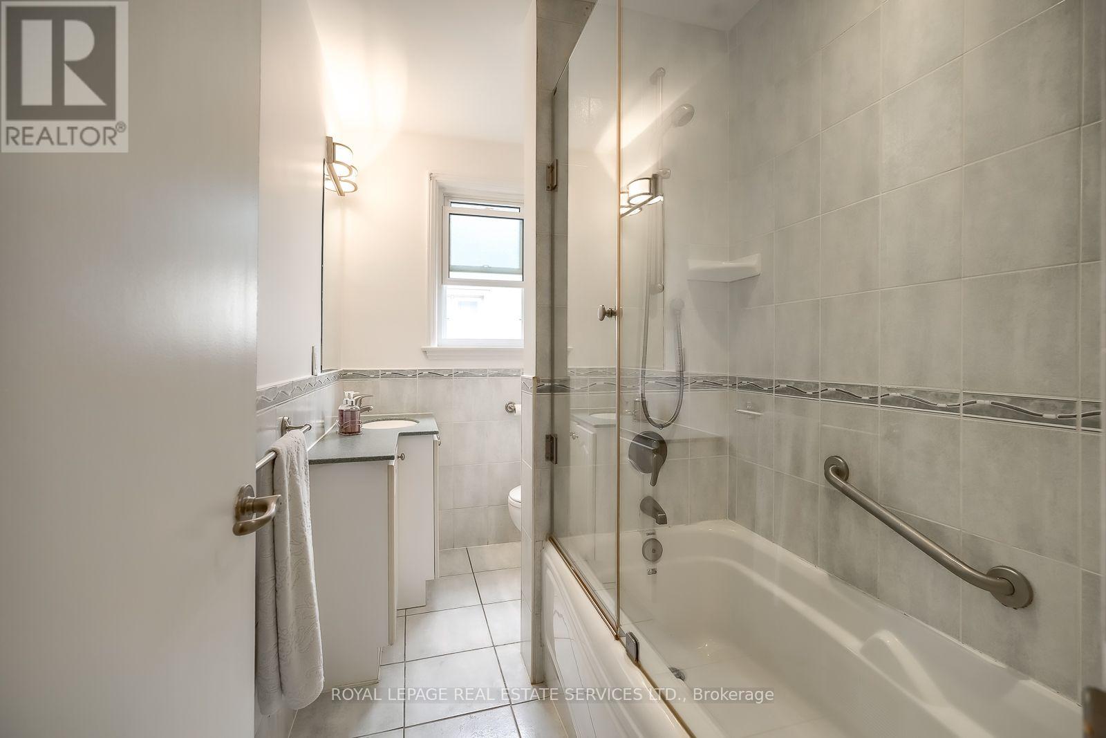 42 Black Creek Boulevard, Toronto, Ontario  M6N 2K8 - Photo 15 - W13674030