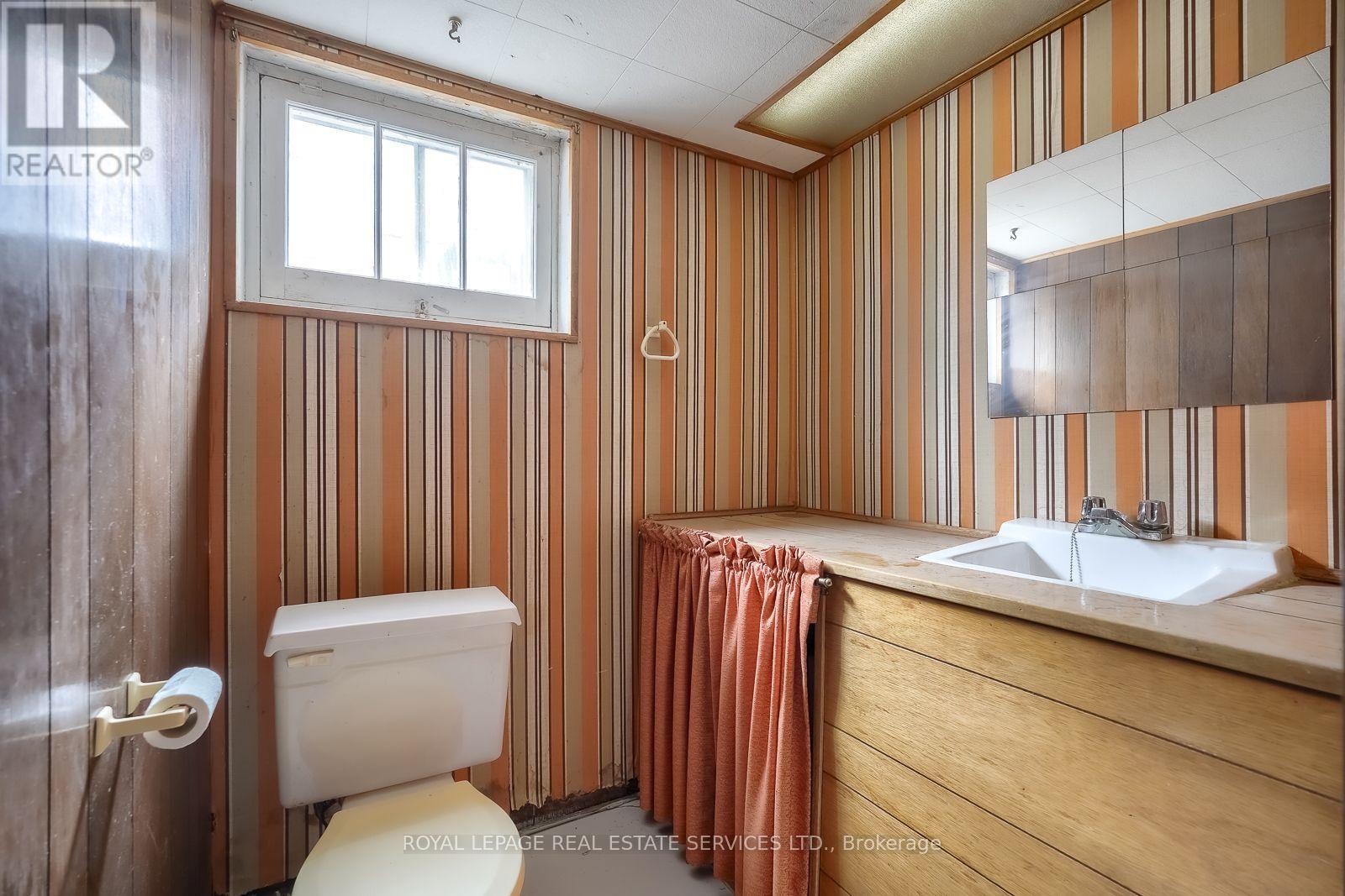 42 Black Creek Boulevard, Toronto, Ontario  M6N 2K8 - Photo 17 - W13674030