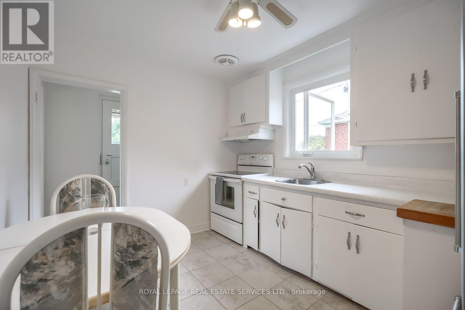 42 Black Creek Boulevard, Toronto, Ontario  M6N 2K8 - Photo 7 - W13674030
