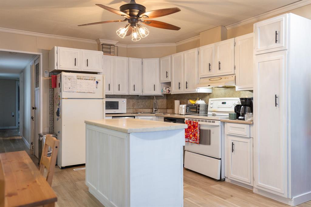 42 Cottonwood Trailer Court, Grunthal, Manitoba  R0A 0R0 - Photo 6 - 202620232