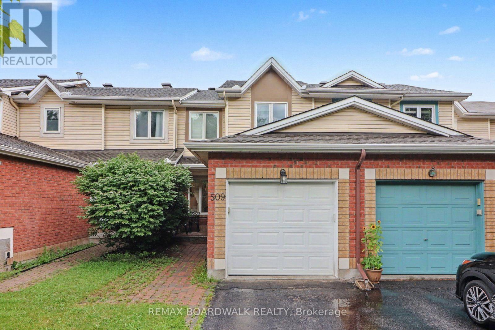 509 LAWLER CRESCENT, Ottawa, Ontario