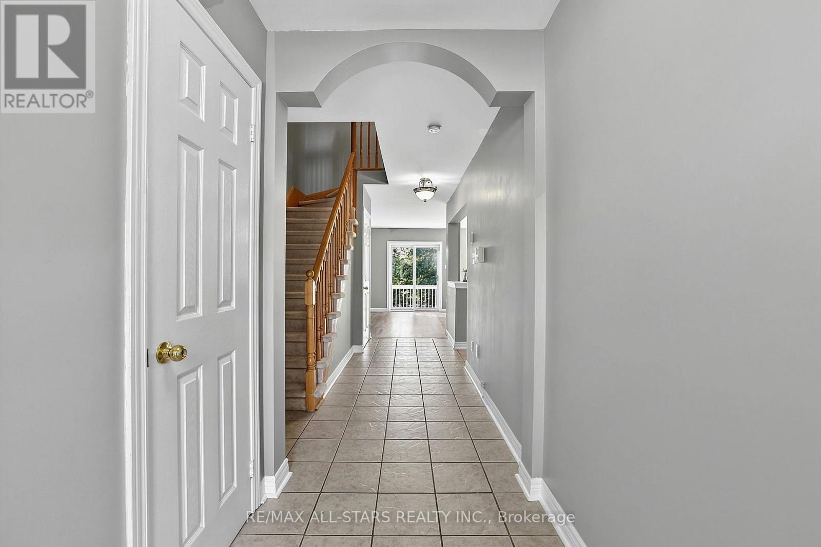 18 Lancaster Court, Georgina, Ontario  L4P 4A1 - Photo 5 - N13420176