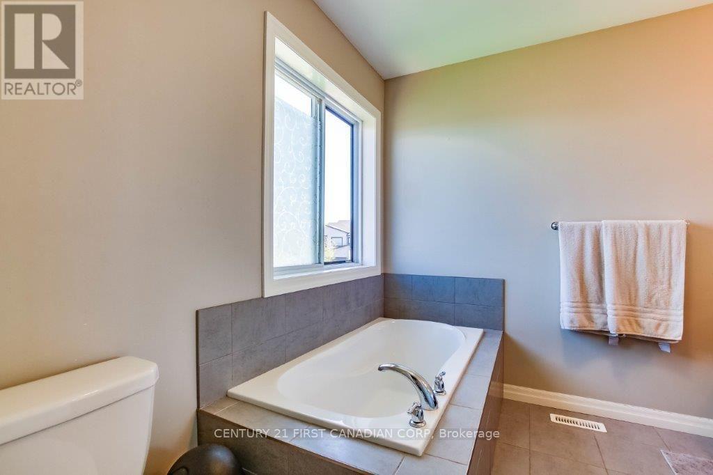 2718 Tokala Trail, London North (North S), Ontario  N6G 0L7 - Photo 20 - X13678336