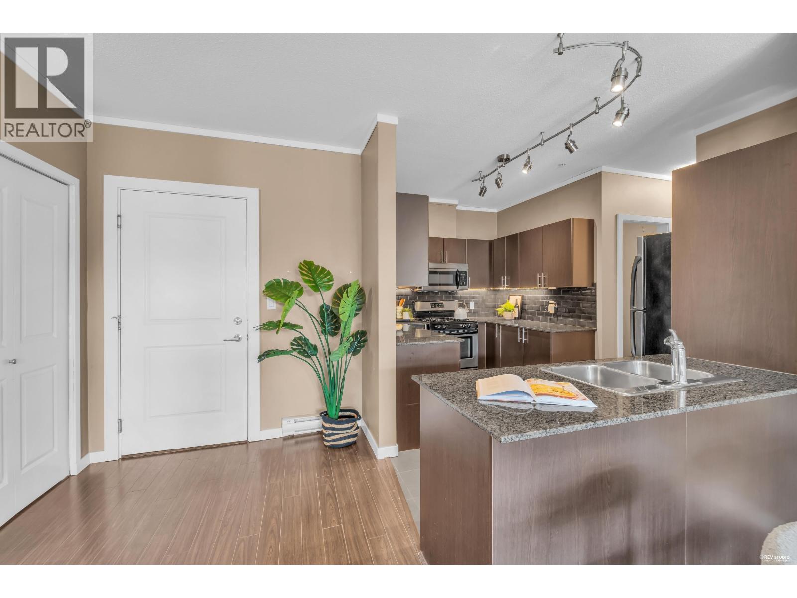 301 4479 W 10th Avenue, Vancouver, British Columbia V6R 2H8 - Photo 12 - R3155313