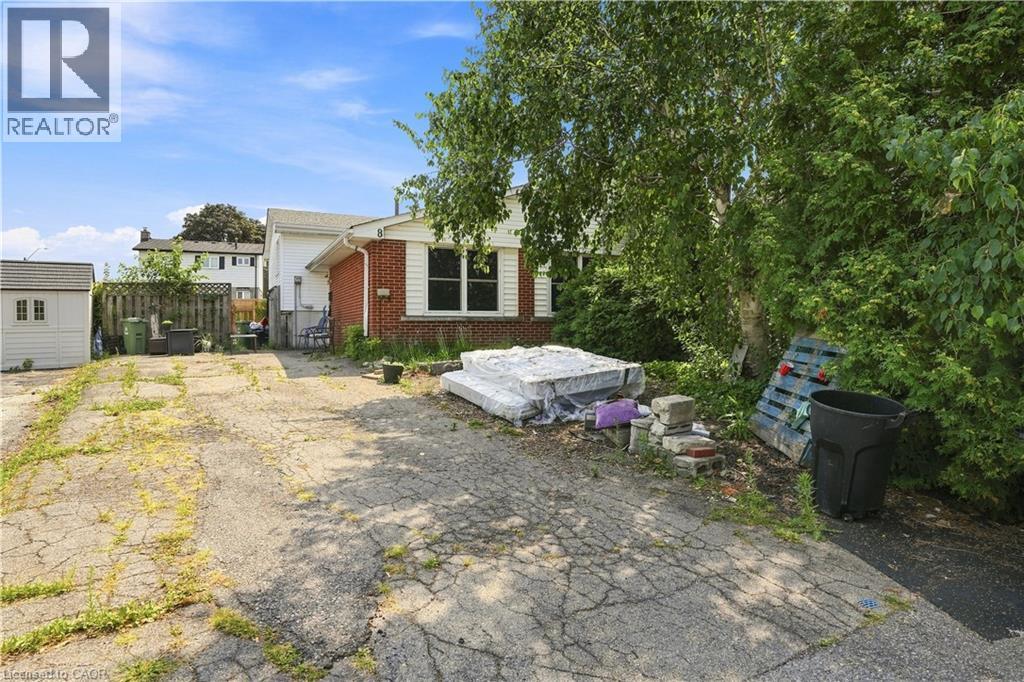 8 BRENDAN Court, Hamilton, Ontario