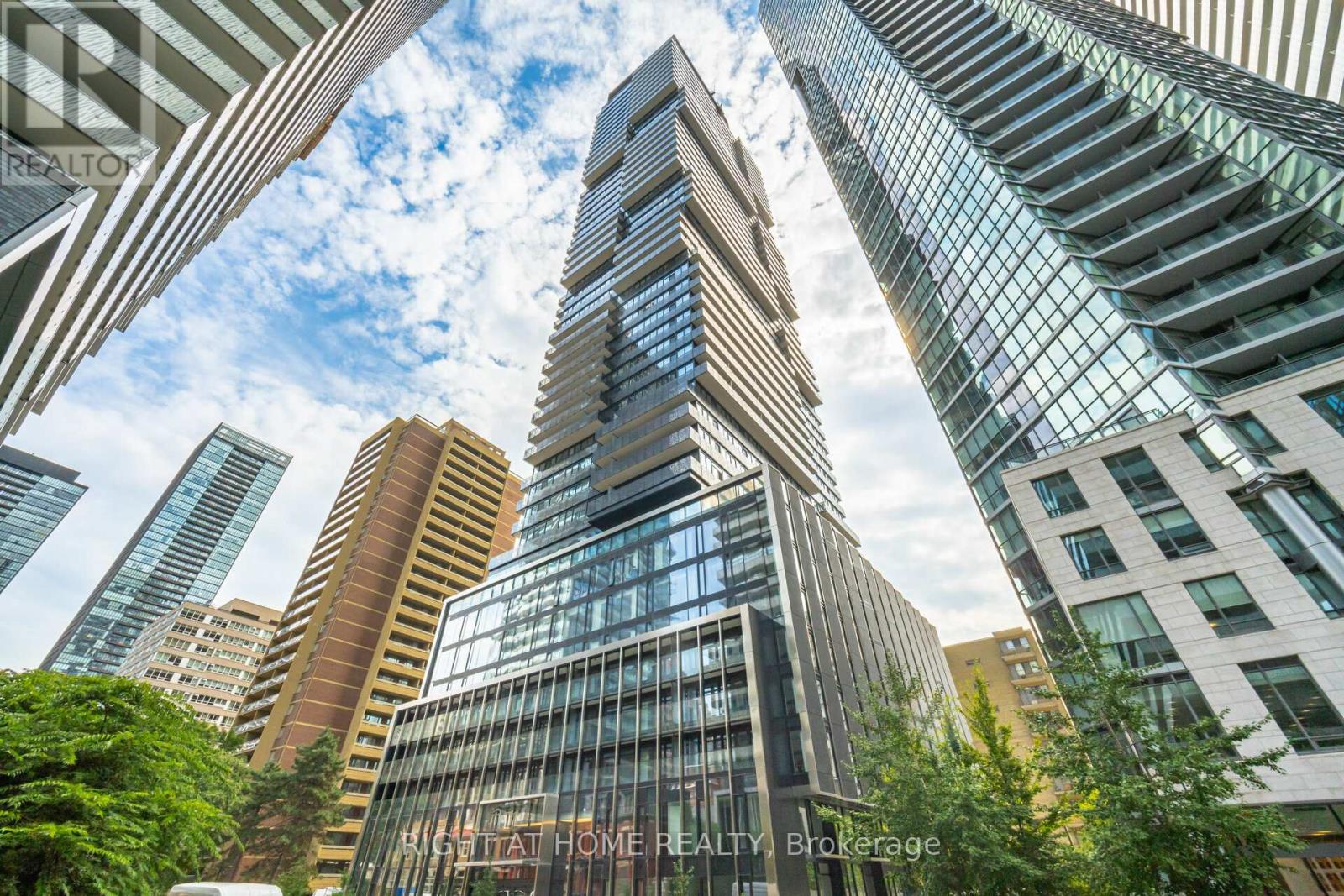 4403 - 55 CHARLES STREET E
