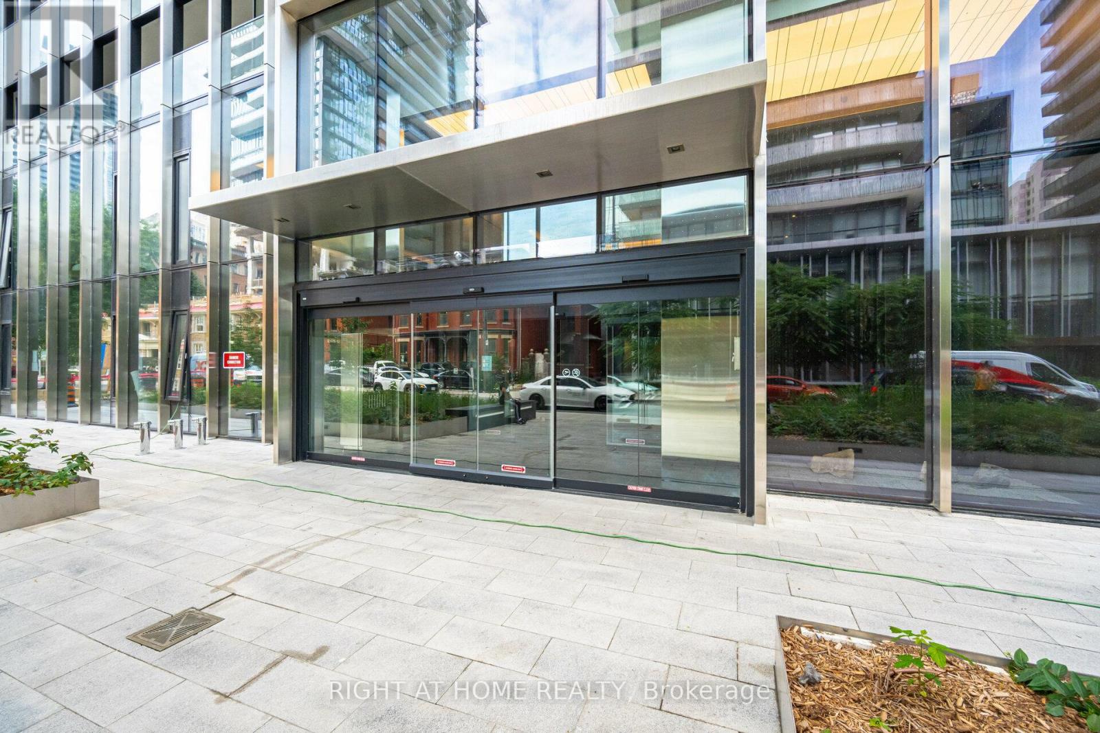 4403 - 55 Charles Street E, Toronto, Ontario  M4Y 0J1 - Photo 2 - C13678364