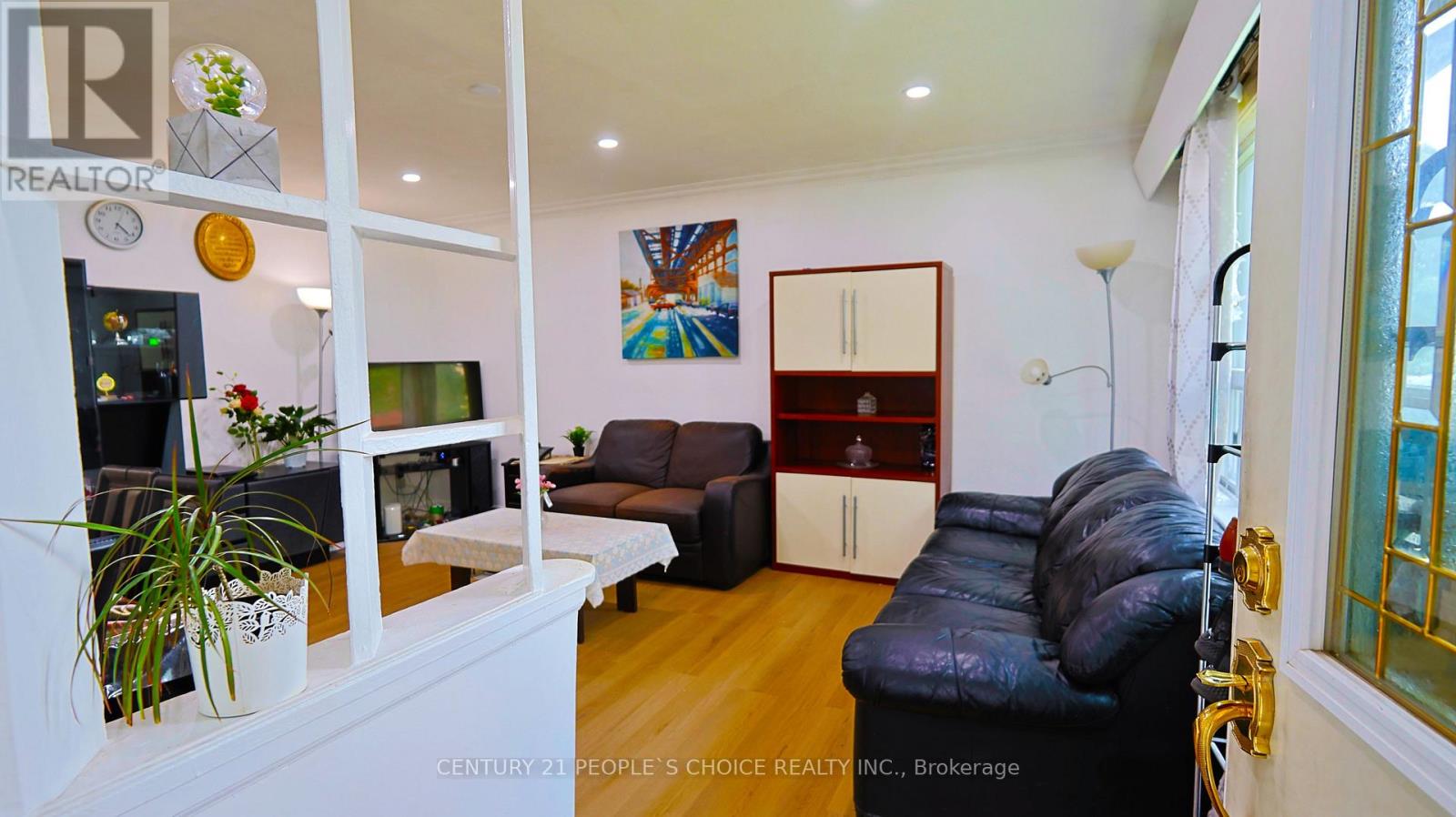 14 North Bonnington Avenue, Toronto, Ontario  M1K 1X2 - Photo 6 - E13678430