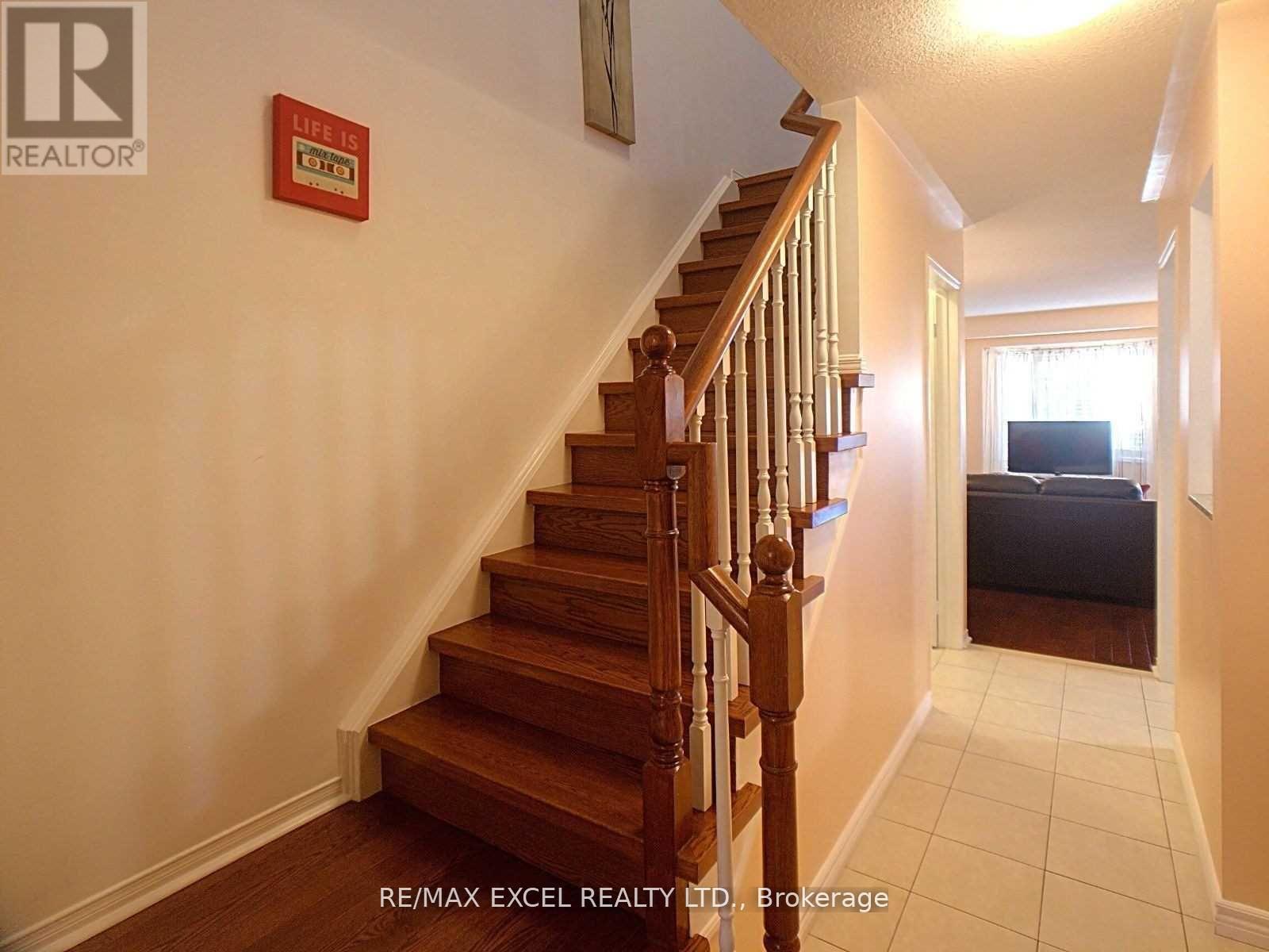 57 Northern Heights Drive, Richmond Hill, Ontario  L4B 4C9 - Photo 3 - N13678360