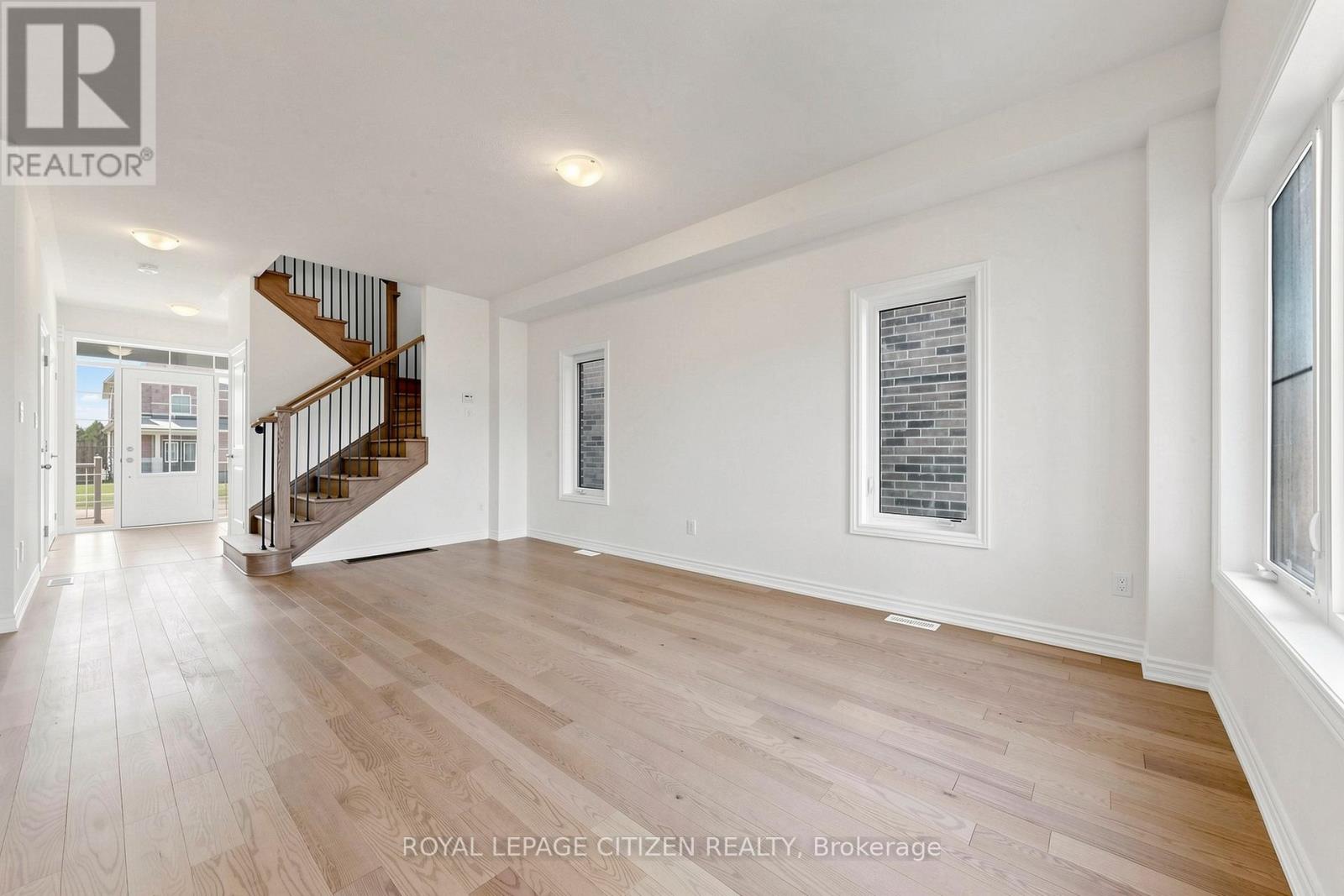 8 Fenn Crescent, New Tecumseth, Ontario  L9R 0X1 - Photo 7 - N13678386