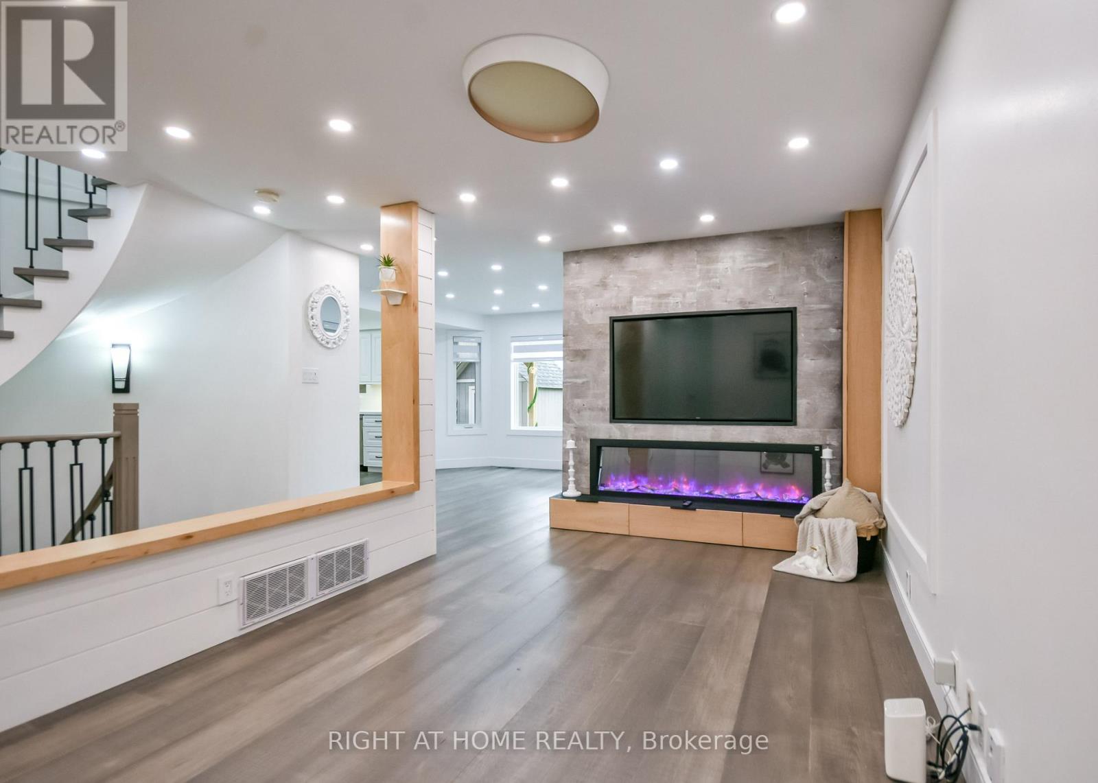 112 Birchwood Drive, Barrie, Ontario  L4M 6X4 - Photo 6 - S13678350