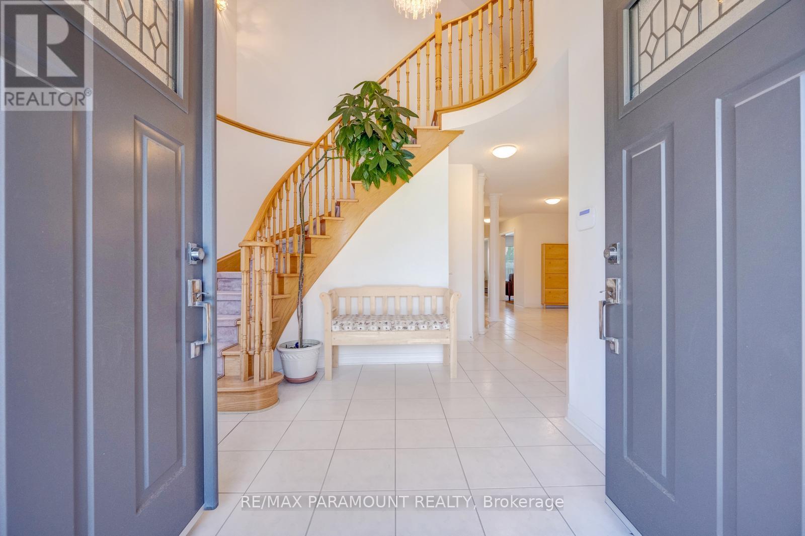 6407 Ormindale Way, Mississauga, Ontario  L5V 1J3 - Photo 5 - W13678320