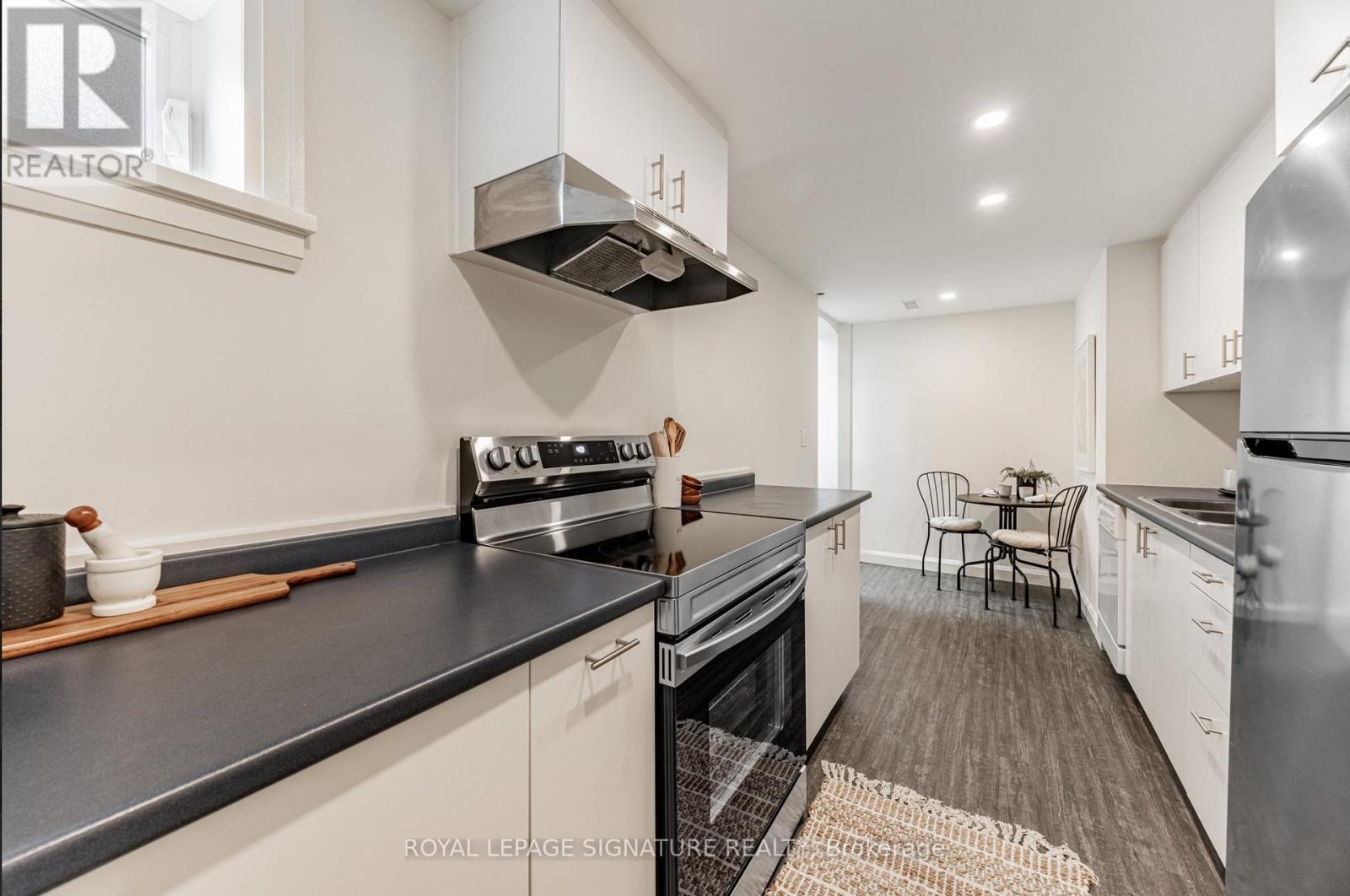 B - 54 Pasadena Gardens, Toronto, Ontario  M6S 4R5 - Photo 4 - W13678322