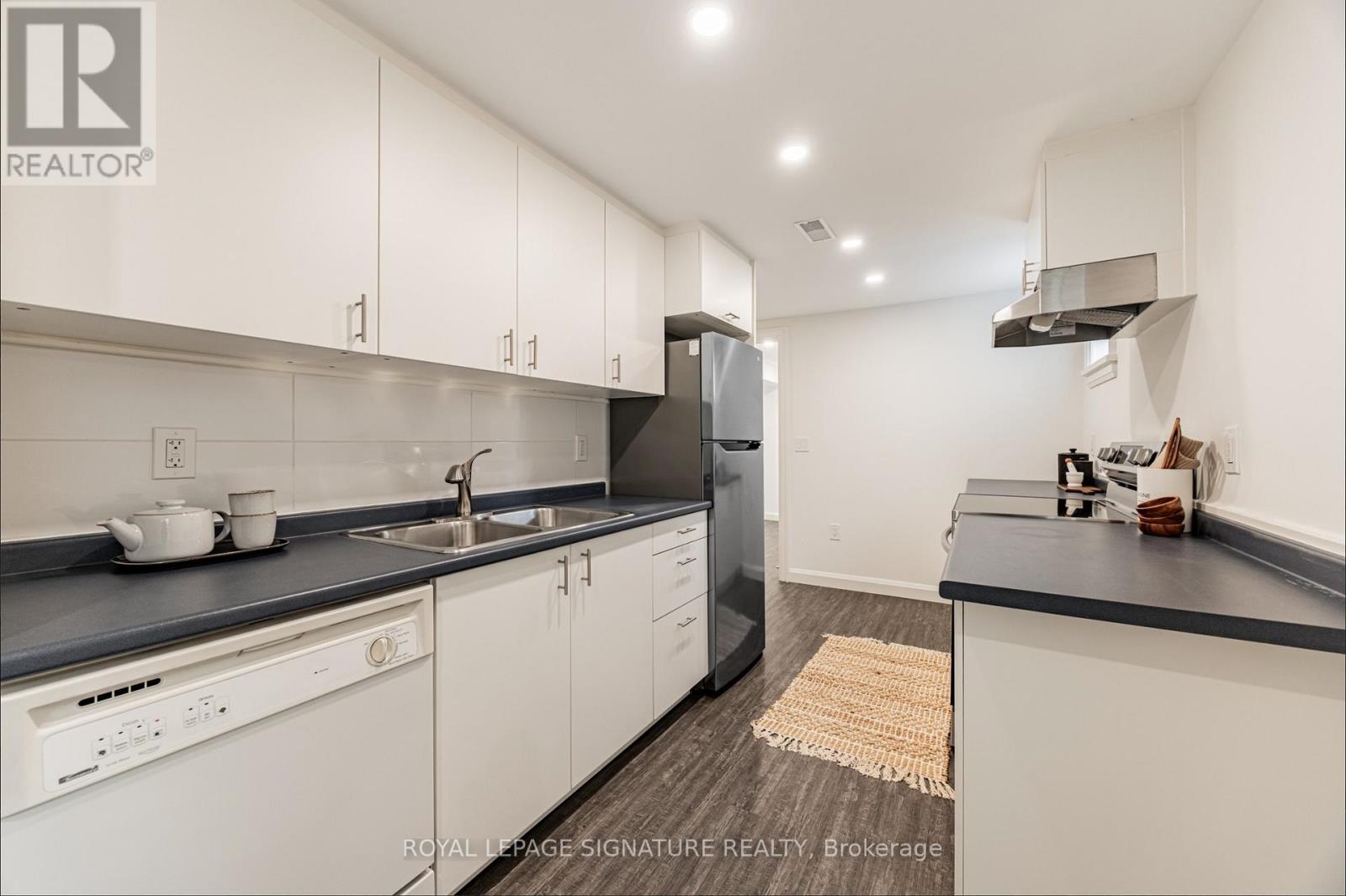 B - 54 Pasadena Gardens, Toronto, Ontario  M6S 4R5 - Photo 5 - W13678322