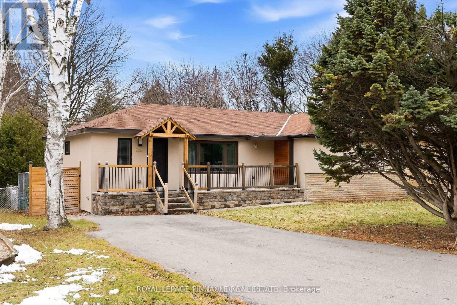 208 Glen Oak Drive, Oakville, Ontario  L6K 2J2 - Photo 2 - W13678372