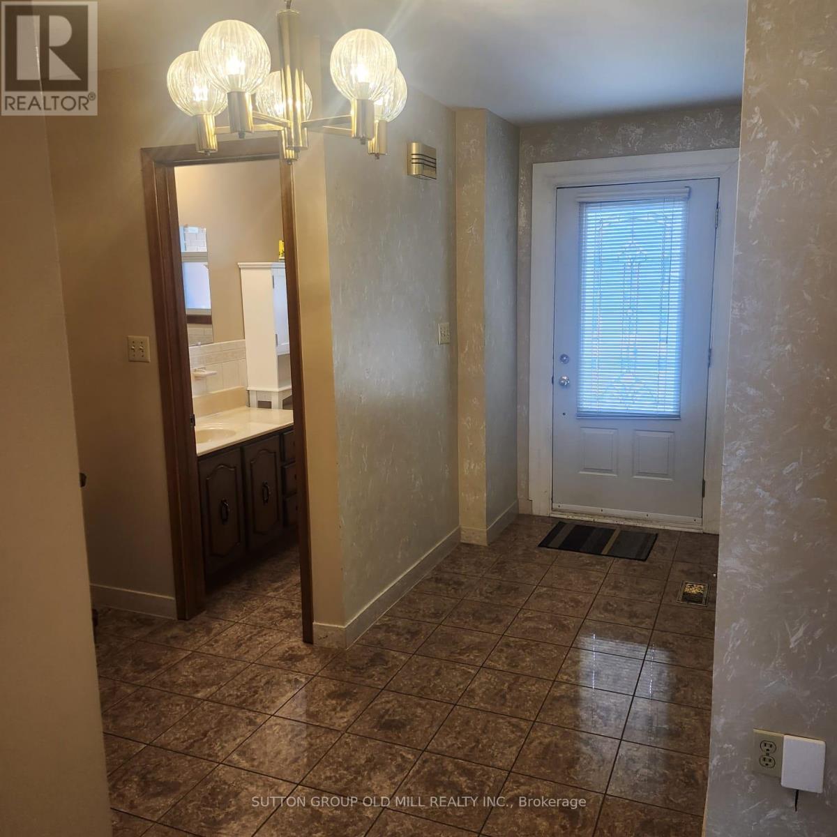194 Beta Street, Toronto, Ontario  M8W 4H6 - Photo 3 - W13678382