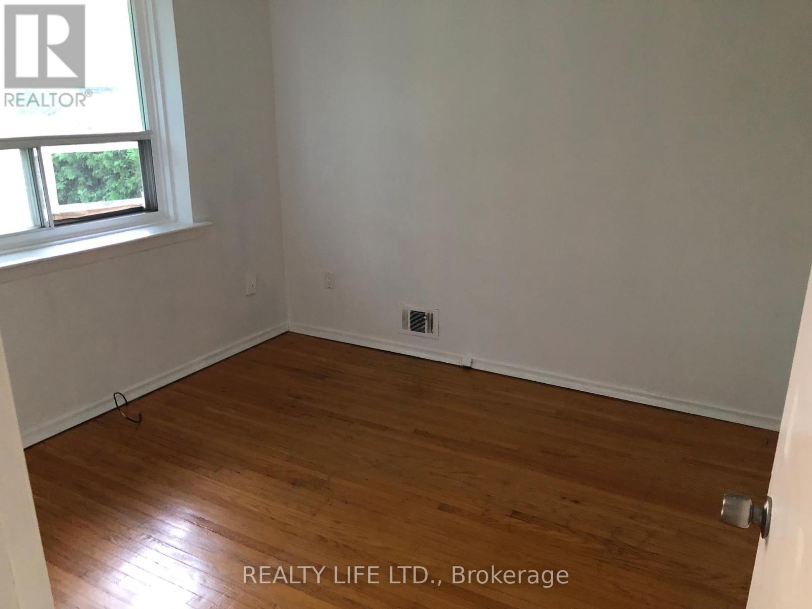 54 Garside Crescent, Toronto, Ontario  M6M 2Z6 - Photo 10 - W13678384