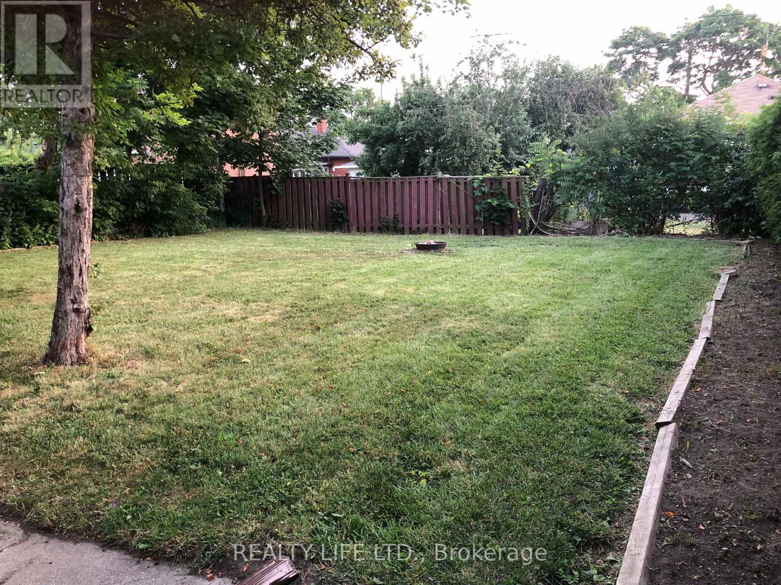 54 Garside Crescent, Toronto, Ontario  M6M 2Z6 - Photo 23 - W13678384