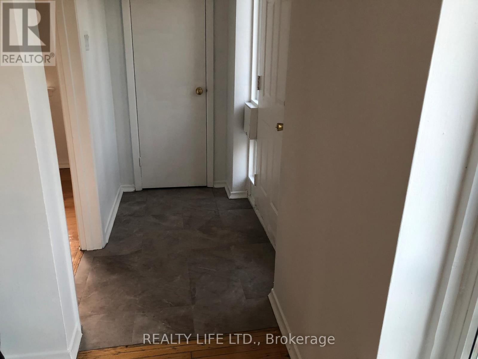 54 Garside Crescent, Toronto, Ontario  M6M 2Z6 - Photo 6 - W13678384