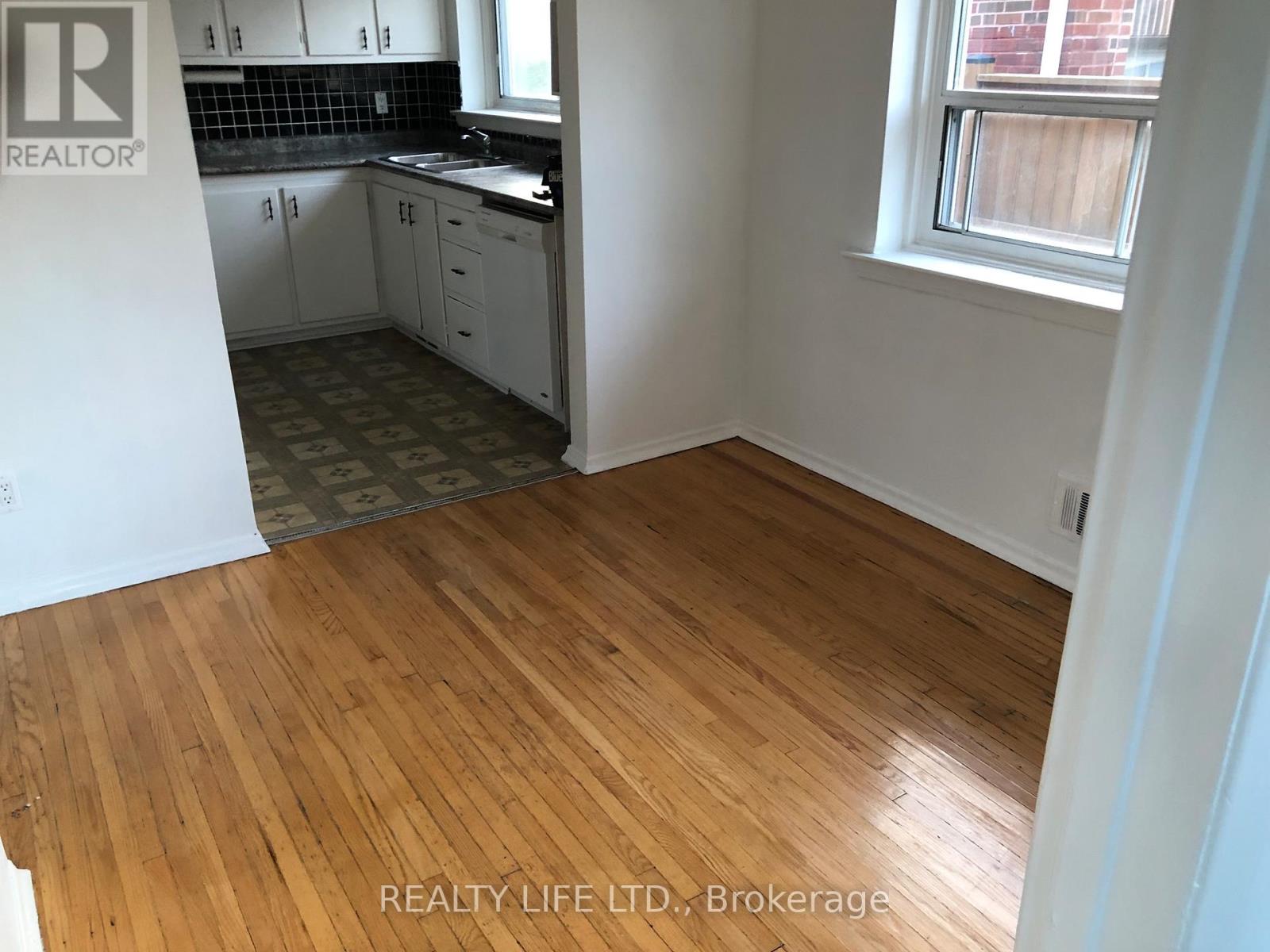 54 Garside Crescent, Toronto, Ontario  M6M 2Z6 - Photo 9 - W13678384