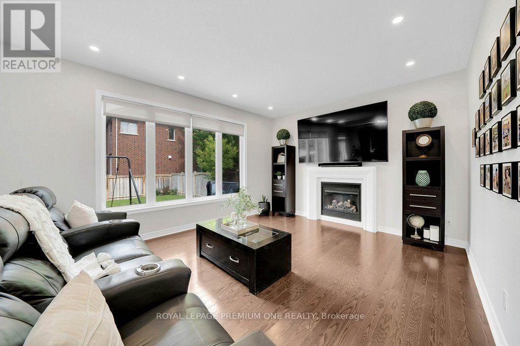 14 Atchison Drive, Caledon, Ontario  L7C 3X5 - Photo 12 - W13678408