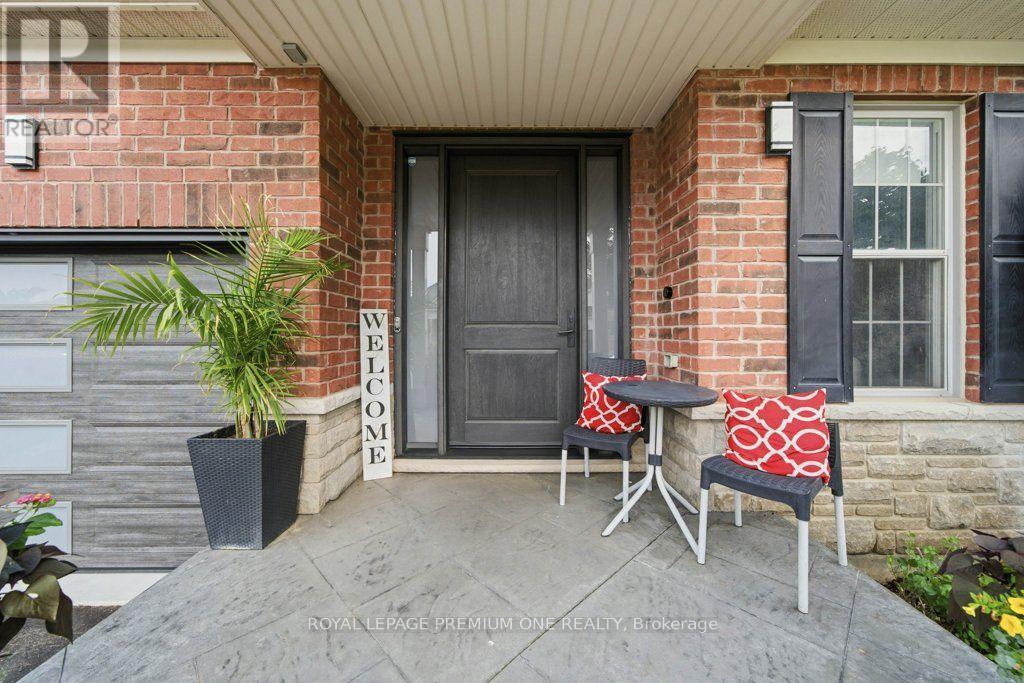 14 Atchison Drive, Caledon, Ontario  L7C 3X5 - Photo 2 - W13678408