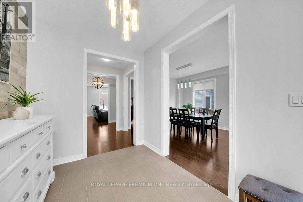 14 Atchison Drive, Caledon, Ontario  L7C 3X5 - Photo 4 - W13678408