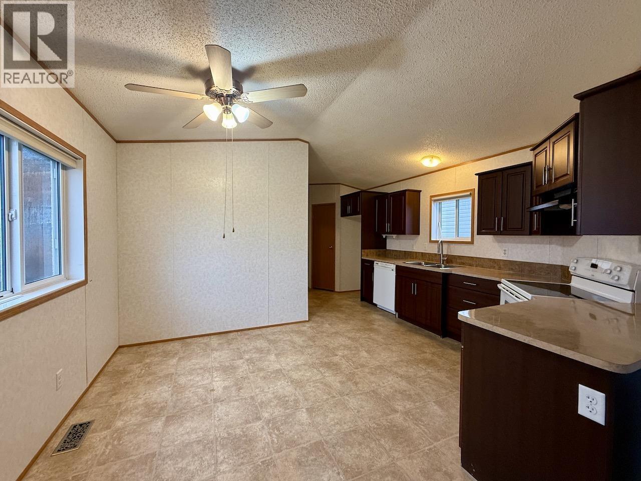 7926 85a Avenue, Fort St. John, British Columbia  V1J 0H7 - Photo 5 - R3103324