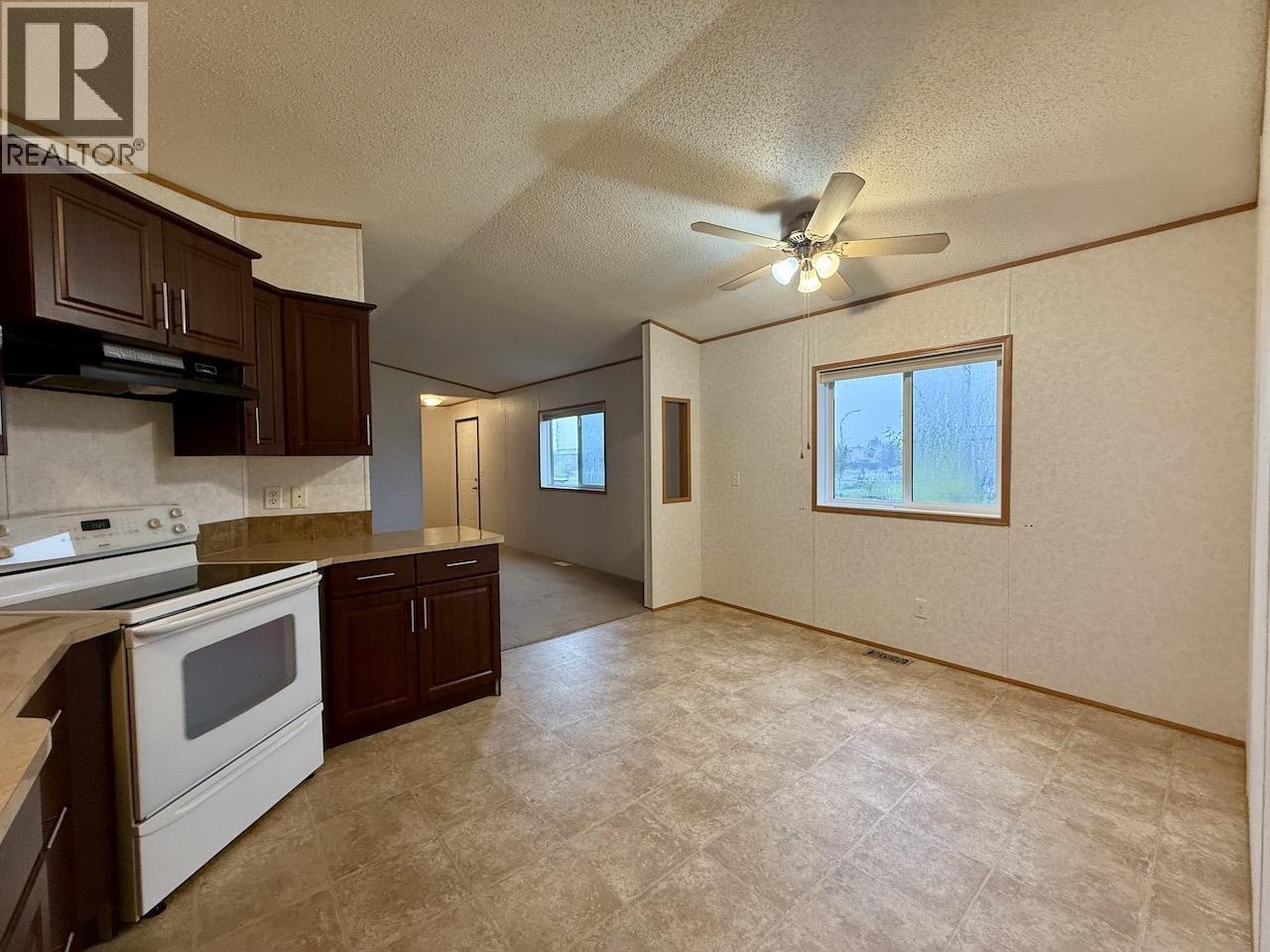 7926 85a Avenue, Fort St. John, British Columbia  V1J 0H7 - Photo 2 - R3103324