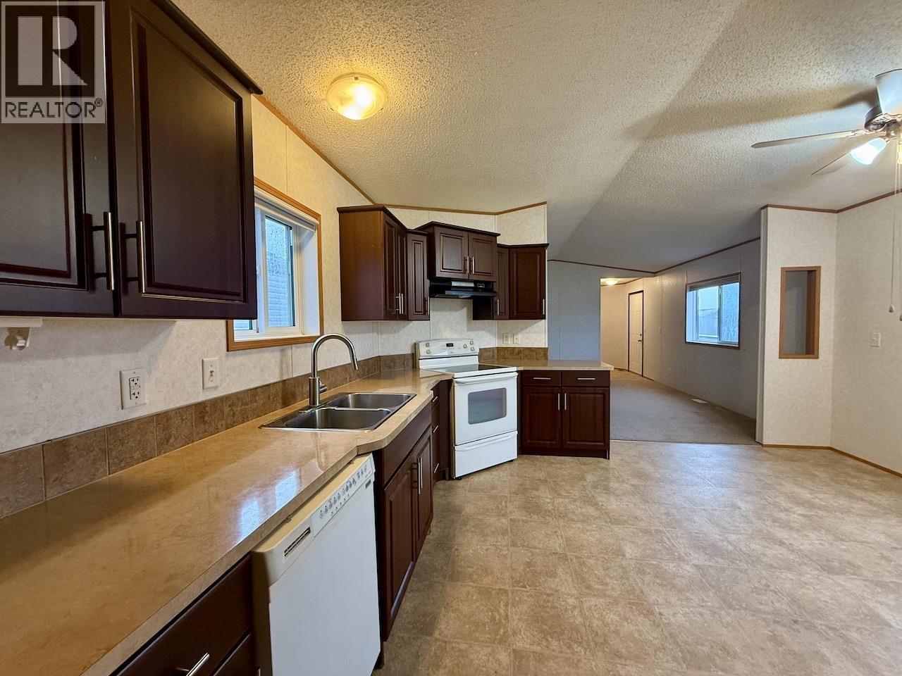 7926 85a Avenue, Fort St. John, British Columbia  V1J 0H7 - Photo 3 - R3103324