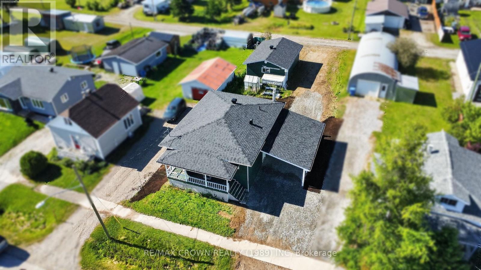 143 Queen Street, Mattice-Val Cote, Ontario  P0L 1T0 - Photo 2 - T13678452