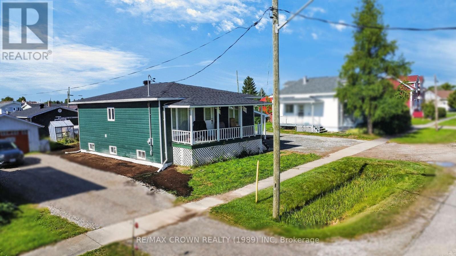 143 Queen Street, Mattice-Val Cote, Ontario  P0L 1T0 - Photo 4 - T13678452