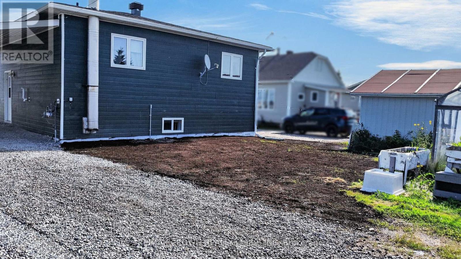143 Queen Street, Mattice-Val Cote, Ontario  P0L 1T0 - Photo 9 - T13678452