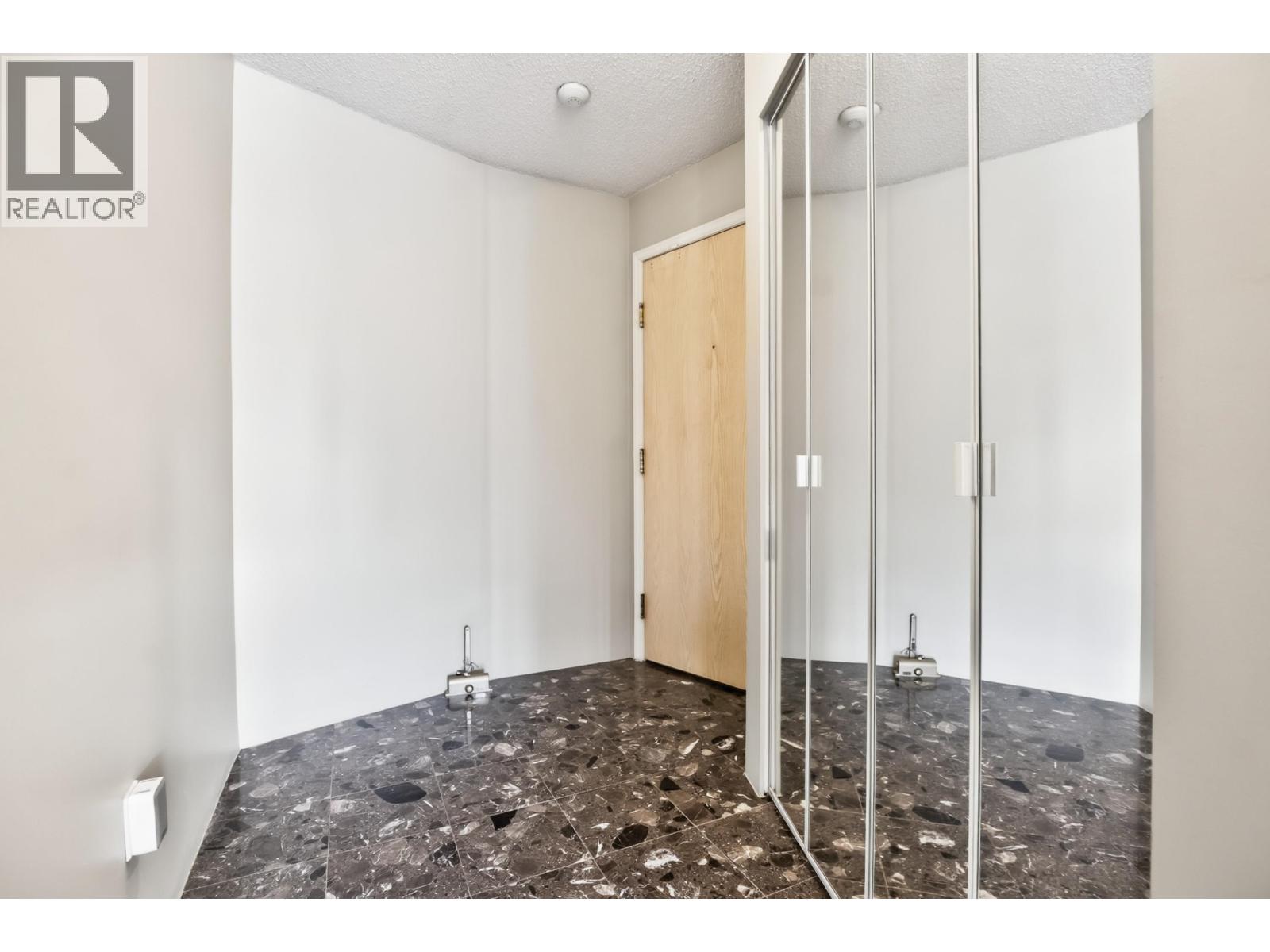 1802 8 Laguna Court, New Westminster, British Columbia  V3M 6M6 - Photo 4 - R3155188
