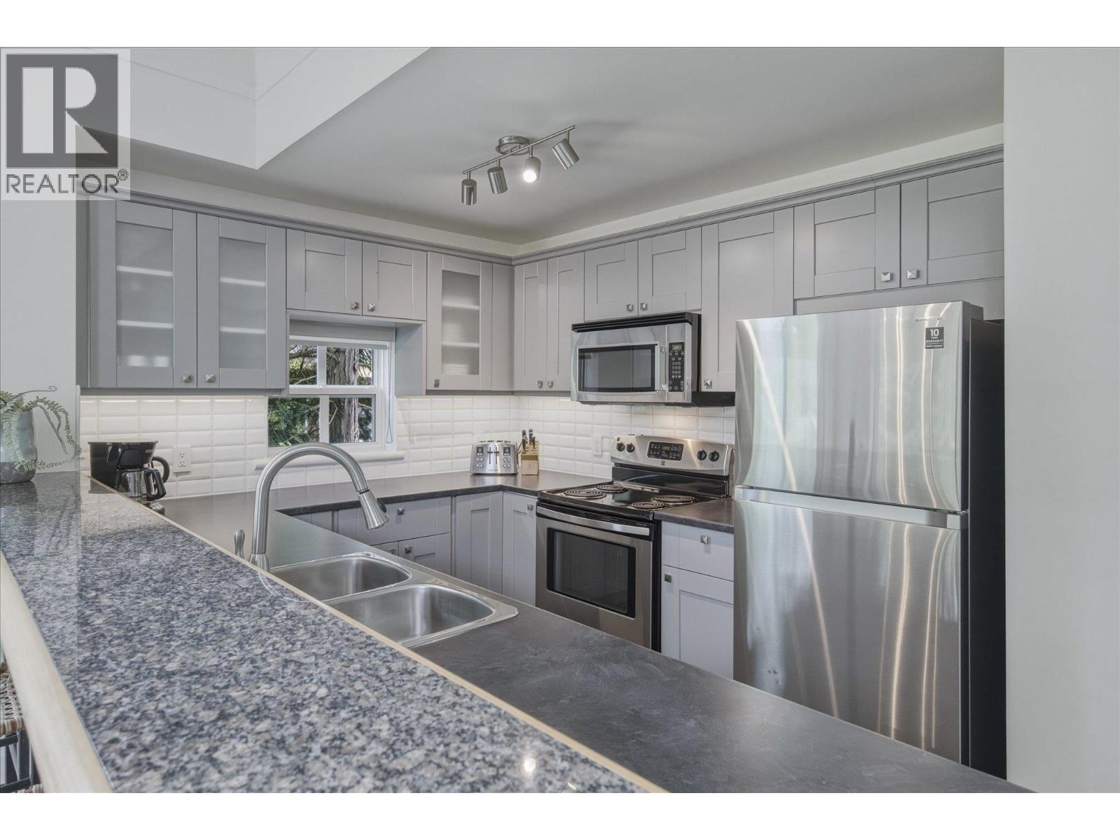 28 4628 Blackcomb Way, Whistler, British Columbia  V0N 1B4 - Photo 7 - R3156001