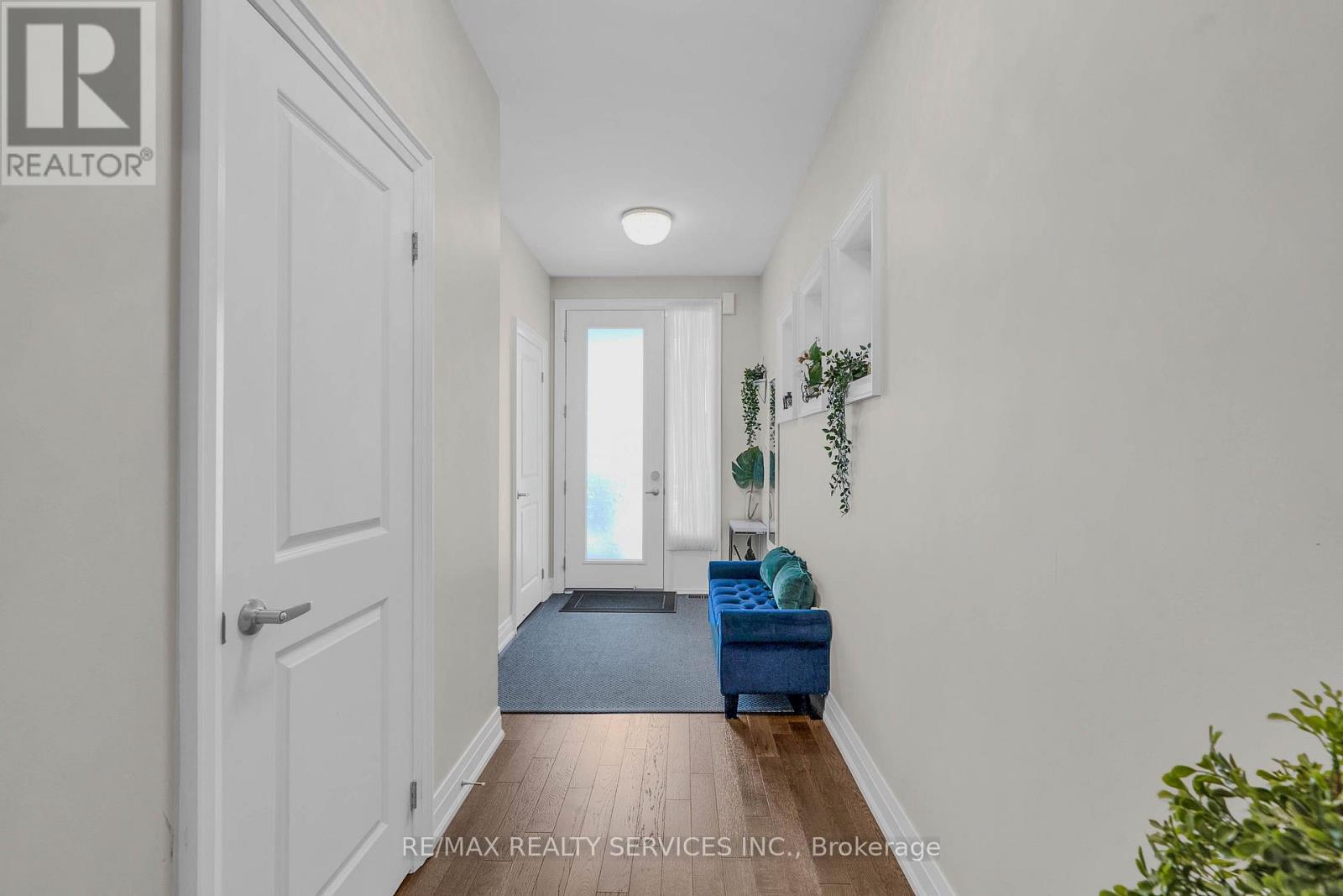 6 Lollard Way, Brampton (Bram West), Ontario  L6Y 2C9 - Photo 3 - W13678484