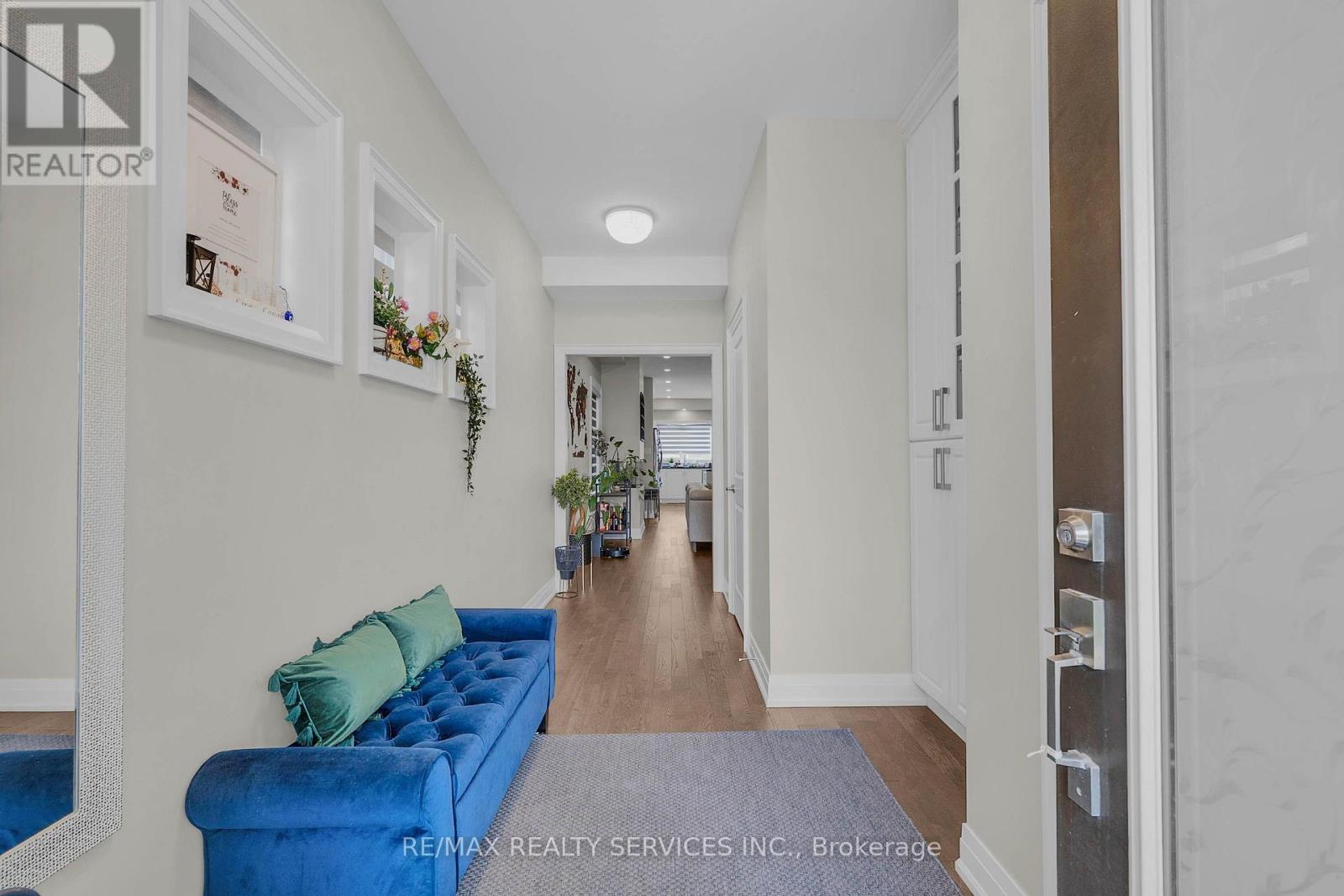6 Lollard Way, Brampton (Bram West), Ontario  L6Y 2C9 - Photo 4 - W13678484