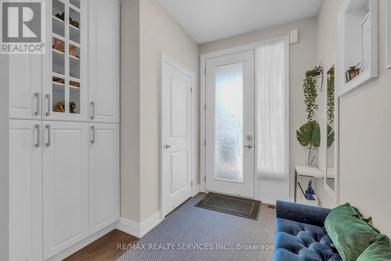6 Lollard Way, Brampton (Bram West), Ontario  L6Y 2C9 - Photo 5 - W13678484