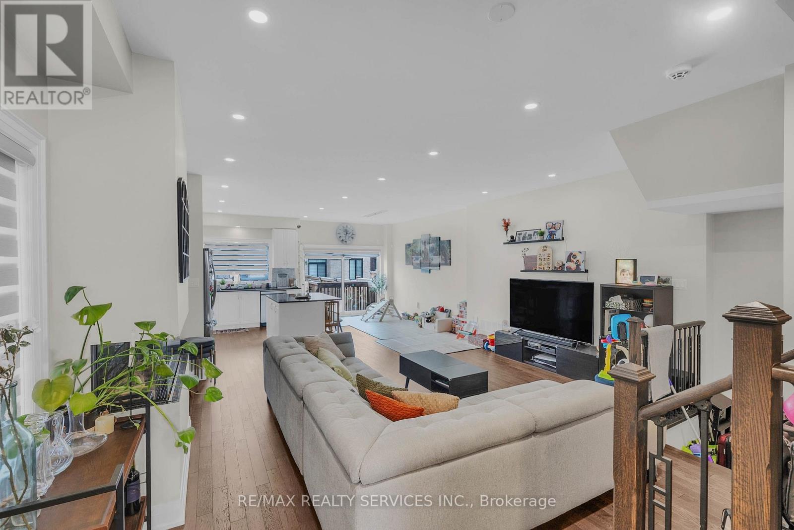 6 Lollard Way, Brampton (Bram West), Ontario  L6Y 2C9 - Photo 6 - W13678484