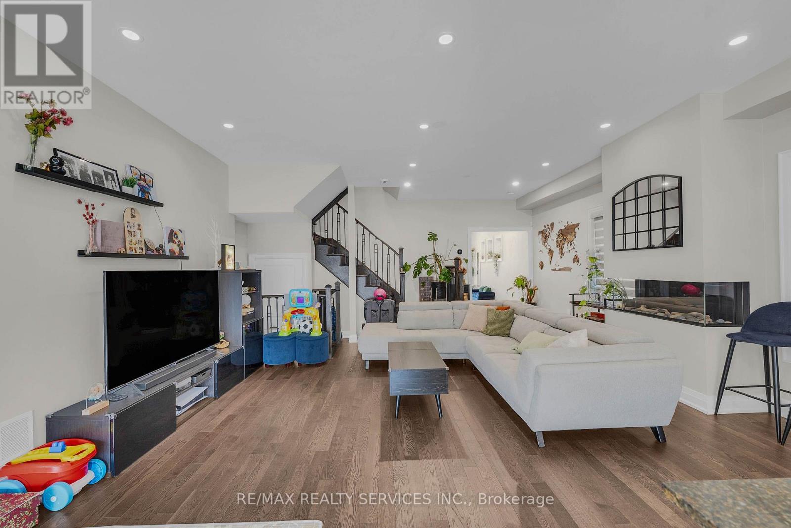 6 Lollard Way, Brampton (Bram West), Ontario  L6Y 2C9 - Photo 8 - W13678484
