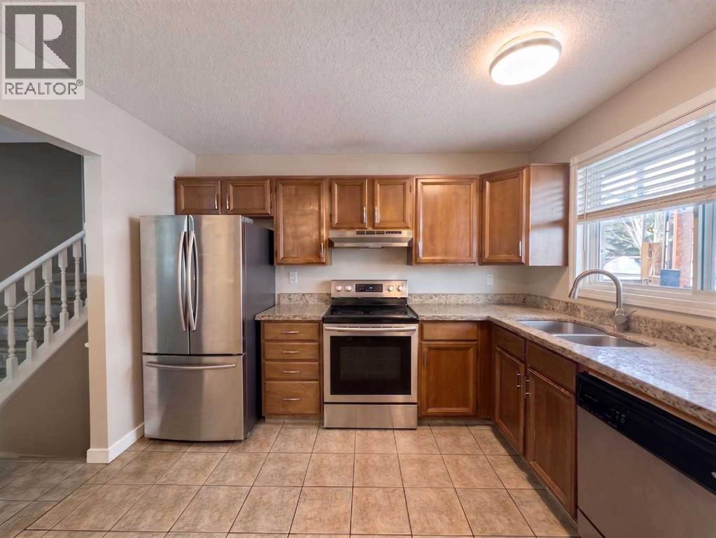 1095 Berkley Drive Nw, Calgary, Alberta  T3K 1S6 - Photo 8 - A2327779